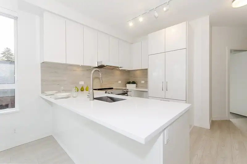315 711 W 14TH STREET - photo 1 of 14