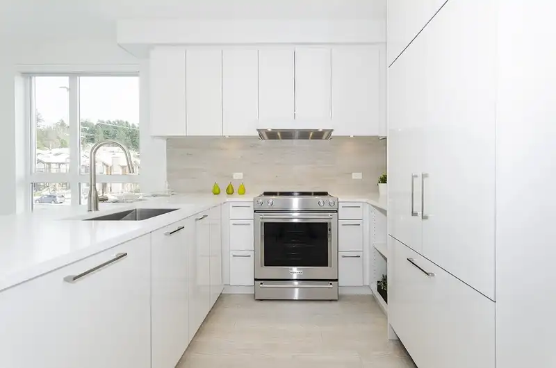 315 711 W 14TH STREET - photo 2 of 14