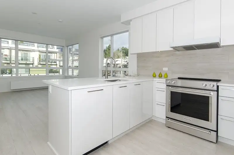 315 711 W 14TH STREET - photo 3 of 14