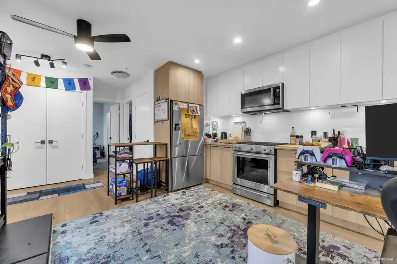109 708 LEA AVENUE - photo 4 of 10