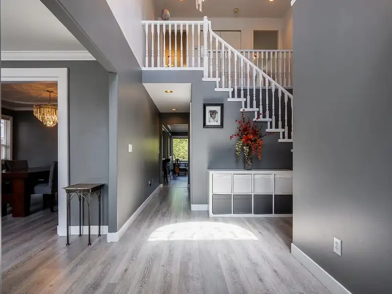 5355 COMMODORE DRIVE - photo 4 of 38