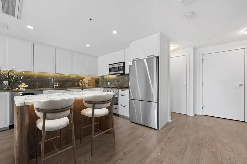 1308 1471 HUNTER STREET - photo 3 of 34