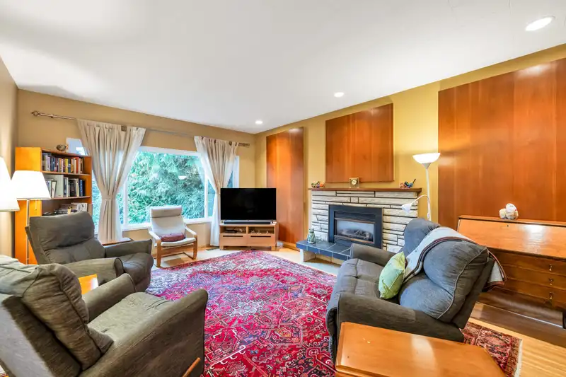 1320 KENT STREET - photo 3 of 31