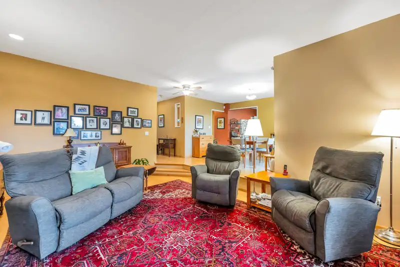 1320 KENT STREET - photo 4 of 31