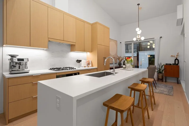 223 650 E 2ND STREET - photo 4 of 25