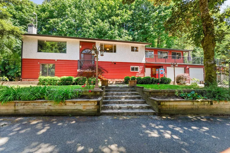 194 CLOVERMEADOW CRESCENT - photo 1 of 25