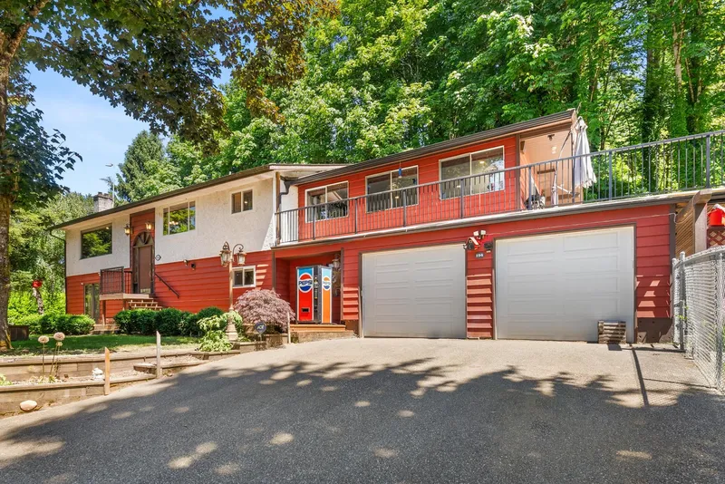 194 CLOVERMEADOW CRESCENT - photo 2 of 25