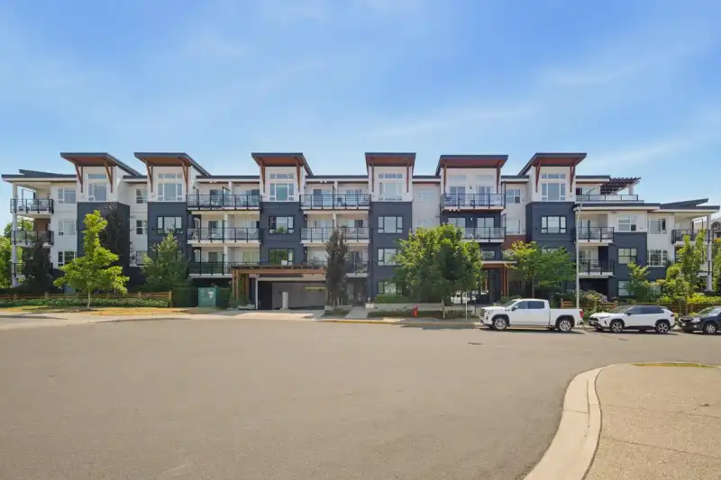 202 22136 49 AVENUE - photo 1 of 40