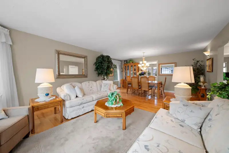 1848 140A STREET - photo 3 of 39