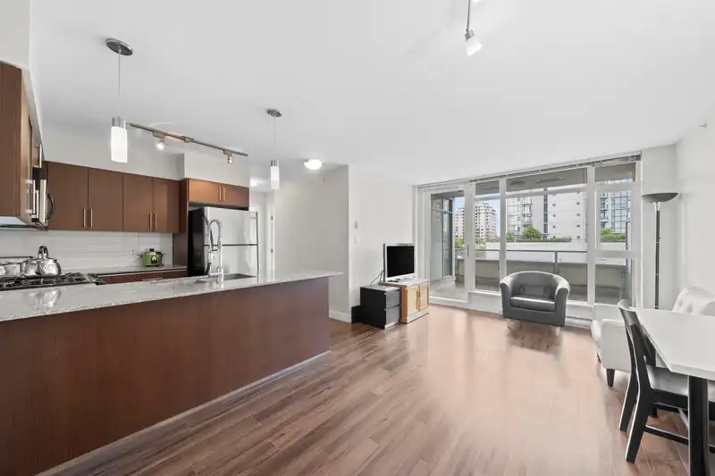 509 8068 WESTMINSTER HIGHWAY - photo 2 of 18