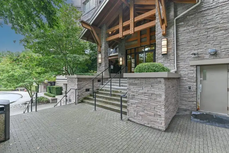308 5655 210A STREET - photo 2 of 32