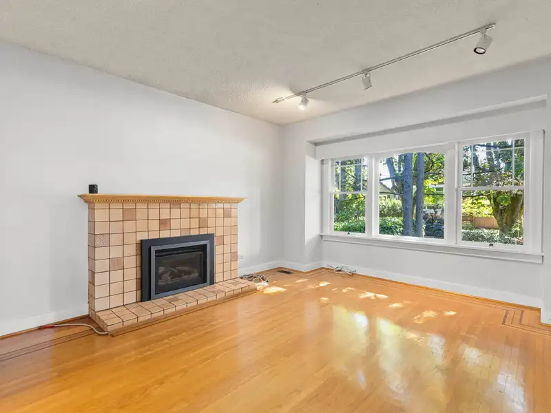 3989 W 19TH AVENUE - photo 3 of 30