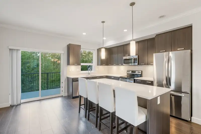 68 5888 144 STREET - photo 2 of 26