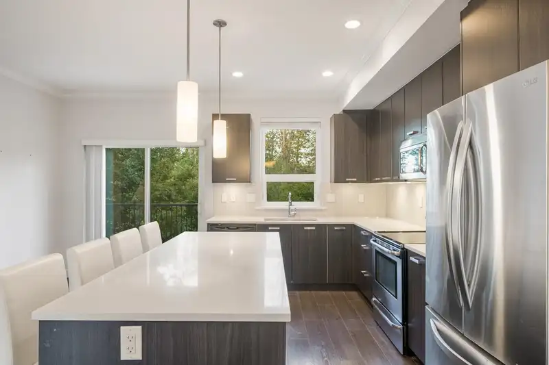68 5888 144 STREET - photo 4 of 26