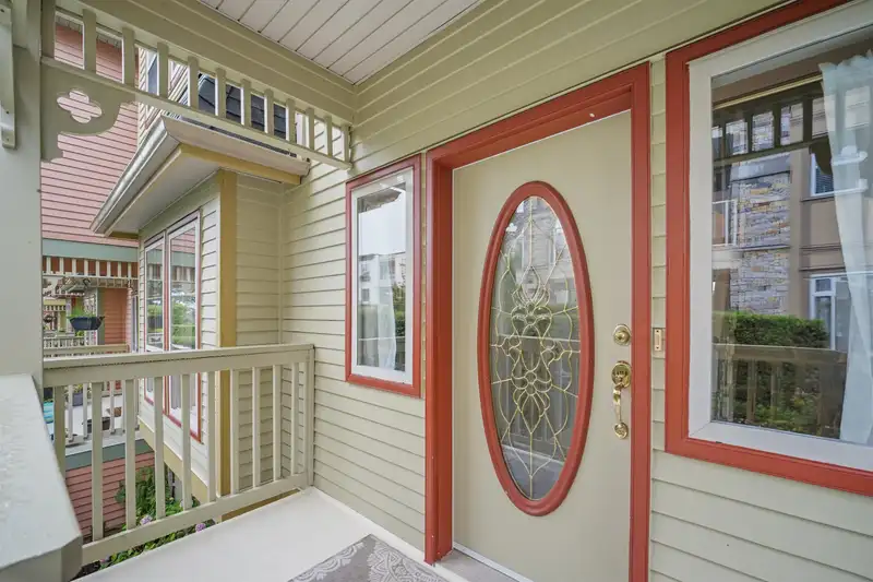 6 15151 BUENA VISTA AVENUE - photo 3 of 33
