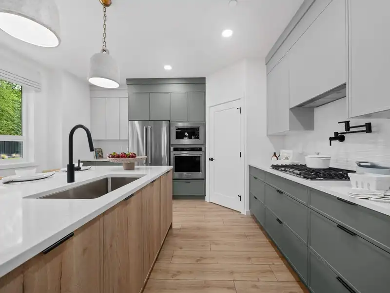 25025 110A AVENUE - photo 4 of 9