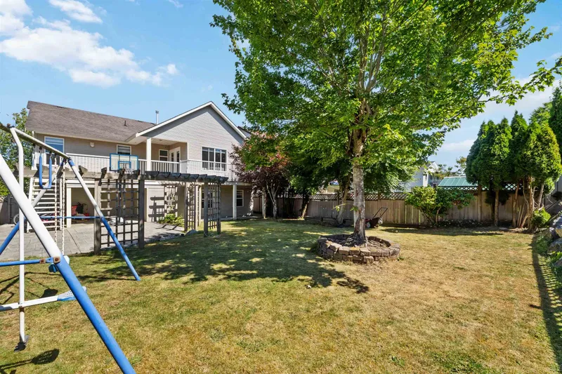 30626 CRESTVIEW AVENUE - photo 4 of 25