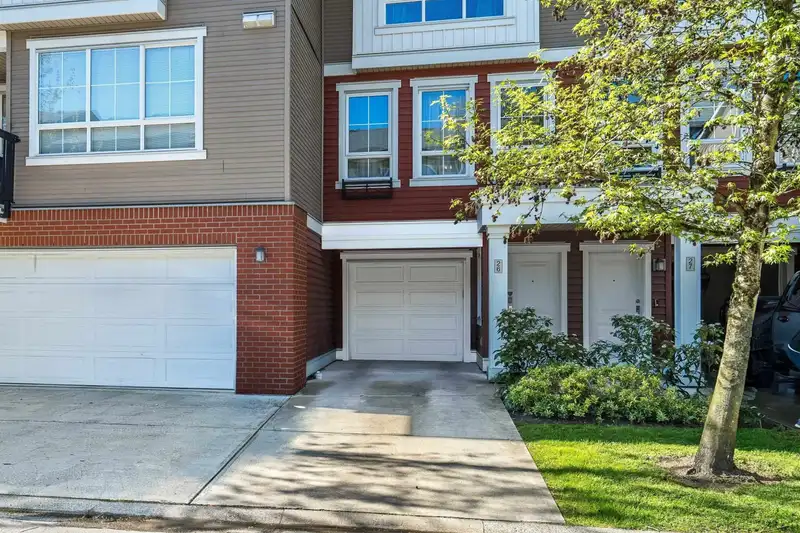 26 19505 68A AVENUE - photo 1 of 29