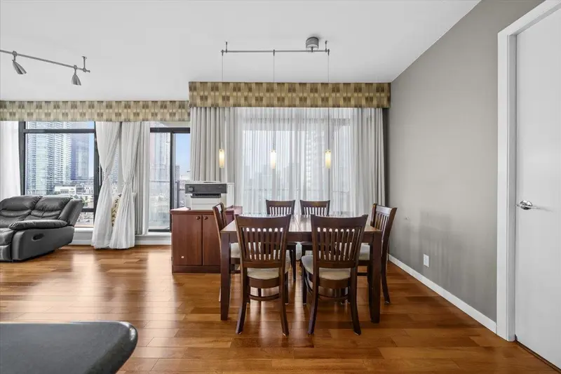 1206 2355 MADISON AVENUE - photo 3 of 25