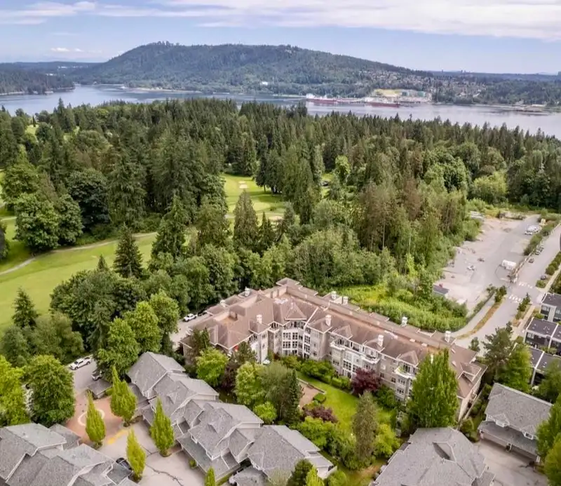 315 630 ROCHE POINT DRIVE - photo 4 of 15