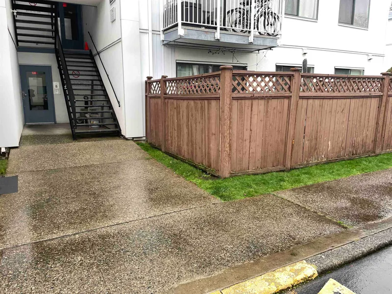 110 7180 LINDSAY ROAD - photo 1 of 5