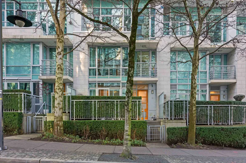 493 BROUGHTON STREET - photo 2 of 25