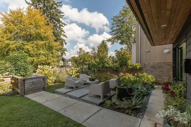 520 E 30TH AVENUE - photo 4 of 36