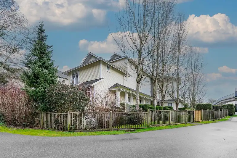 10 6965 HASTINGS STREET - photo 2 of 26
