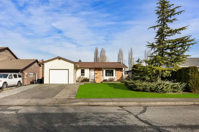 20925 51B AVENUE - photo 2 of 37