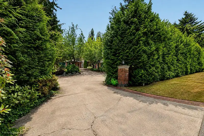 14078 31A AVENUE - photo 3 of 40