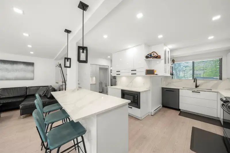 1404 4900 FRANCIS ROAD - photo 3 of 28