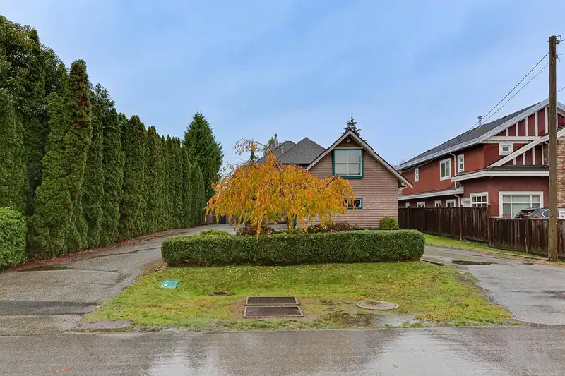 7231 BRIDGE STREET - photo 4 of 39