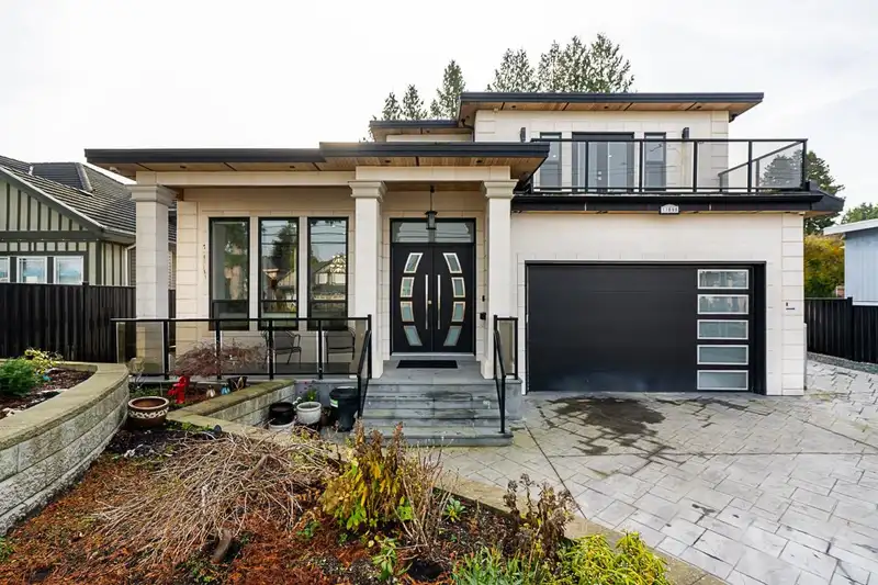 11696 88 AVENUE - photo 1 of 39