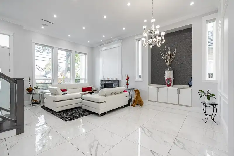 11696 88 AVENUE - photo 4 of 39