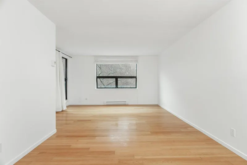 301 1080 BROUGHTON STREET - photo 2 of 25