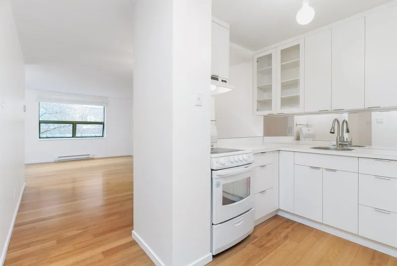 301 1080 BROUGHTON STREET - photo 3 of 25