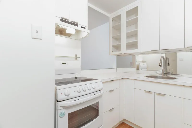 301 1080 BROUGHTON STREET - photo 4 of 25