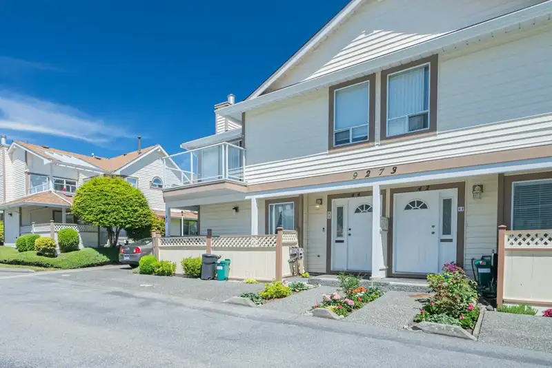 44 9273 122 STREET - photo 2 of 16