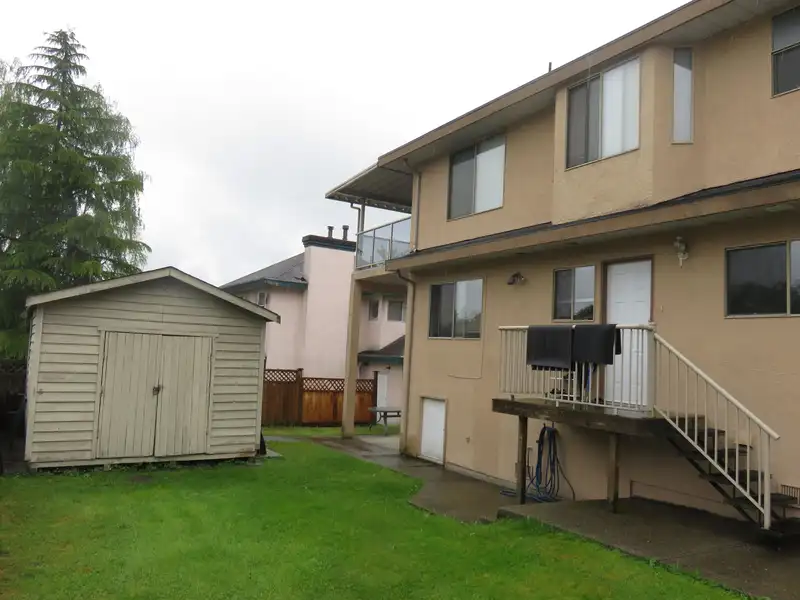 16287 95A AVENUE - photo 3 of 29