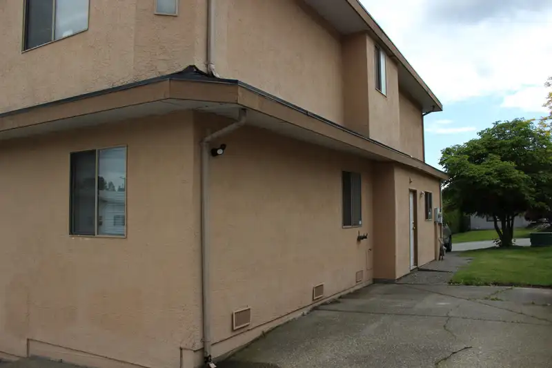 16287 95A AVENUE - photo 4 of 29