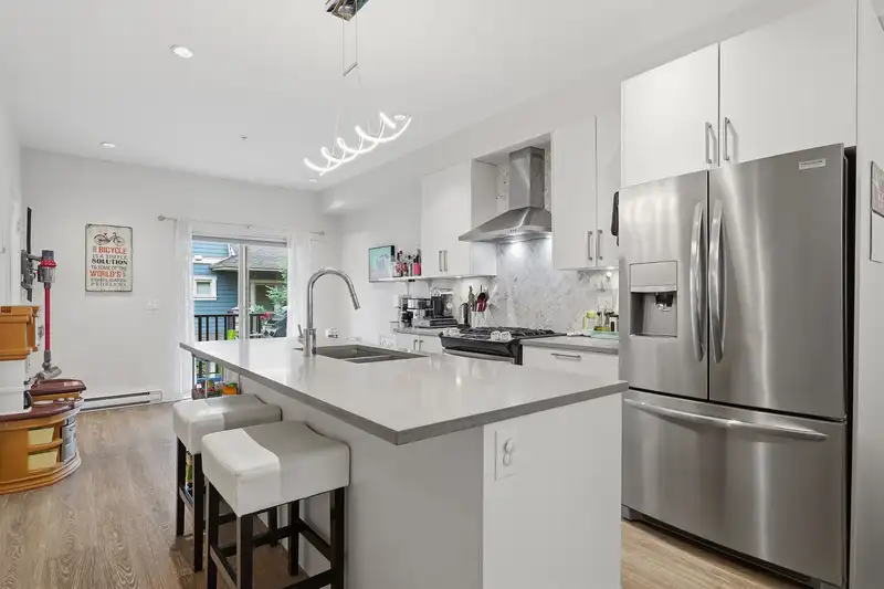 23 843 EWEN AVENUE - photo 1 of 26