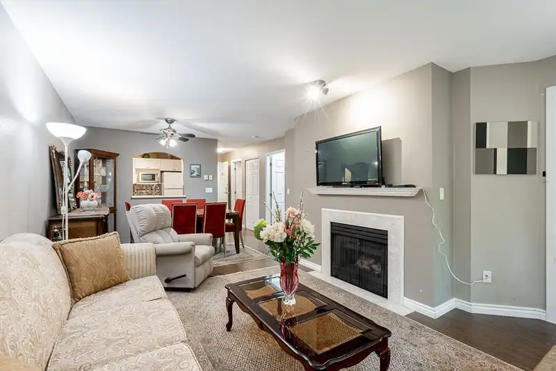 208 2975 PRINCESS CRESCENT - photo 4 of 22