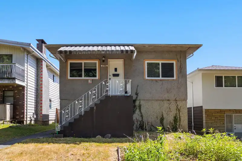 3186 E 28TH AVENUE - photo 2 of 40