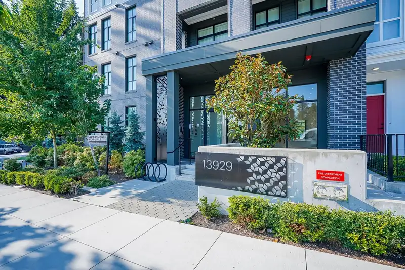 302 13929 105 BOULEVARD - photo 1 of 17