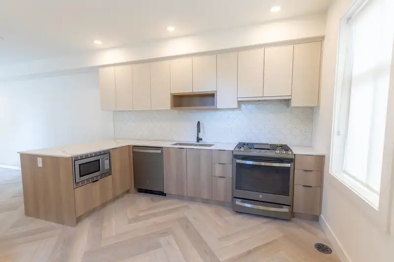 158 2350 165 STREET - photo 2 of 5