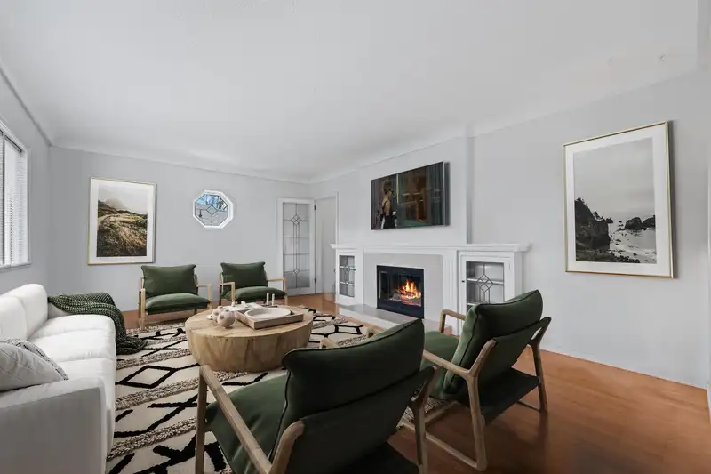 2187 KINGS AVENUE - photo 4 of 16