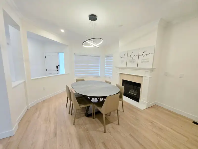 20 5201 OAKMOUNT CRESCENT - photo 3 of 29