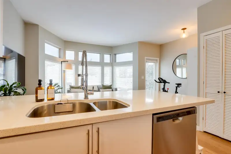 5 233 E 6TH STREET - photo 2 of 26