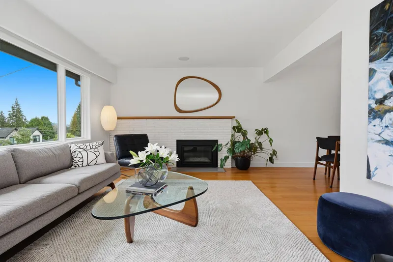 2223 GREYLYNN CRESCENT - photo 3 of 25