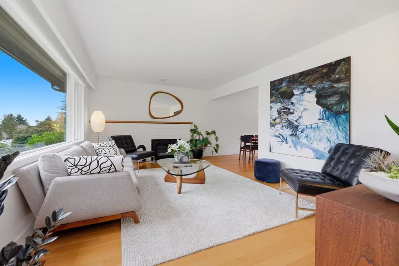 2223 GREYLYNN CRESCENT - photo 4 of 25